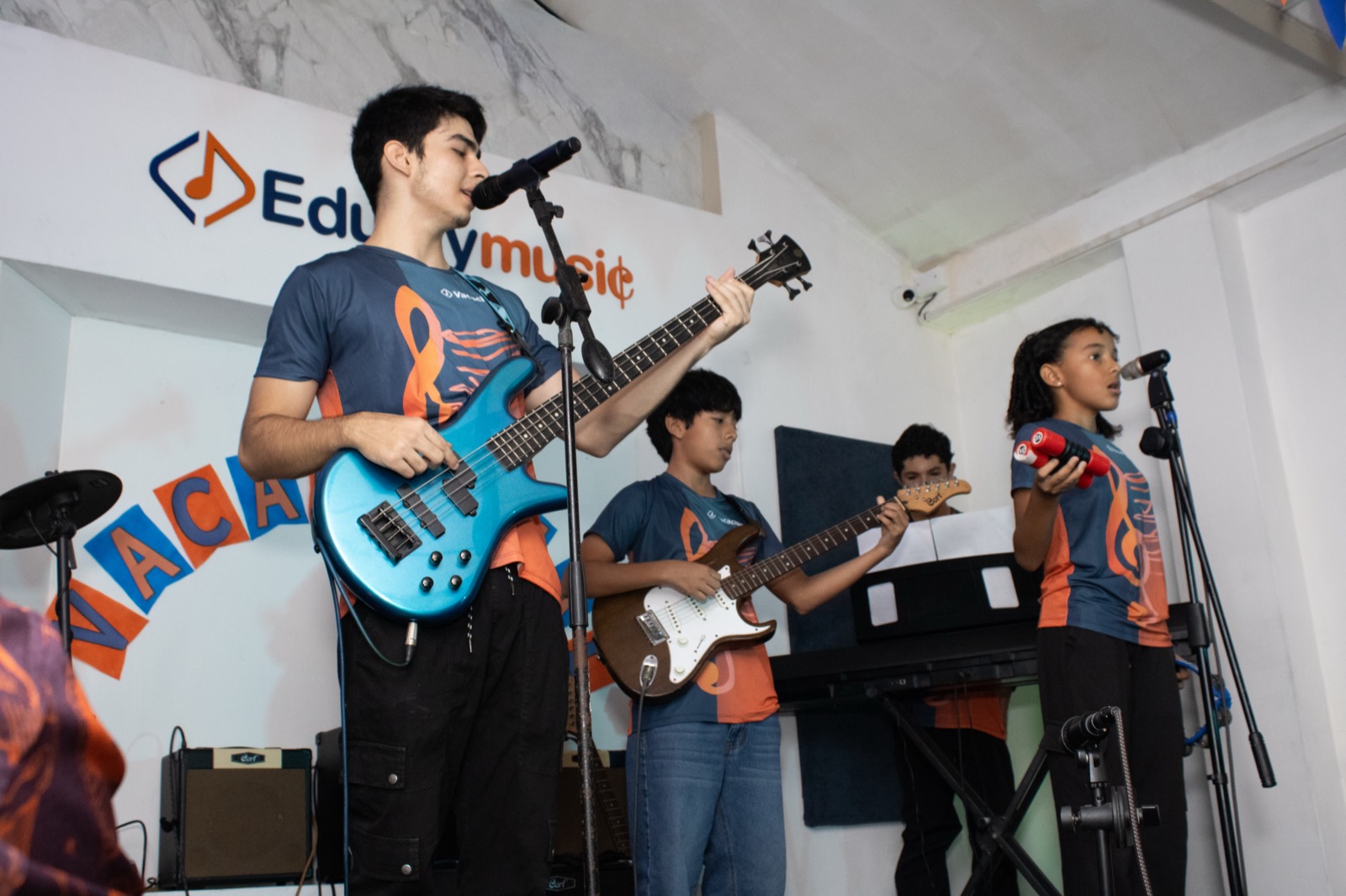Solo de batería acústica en vivo